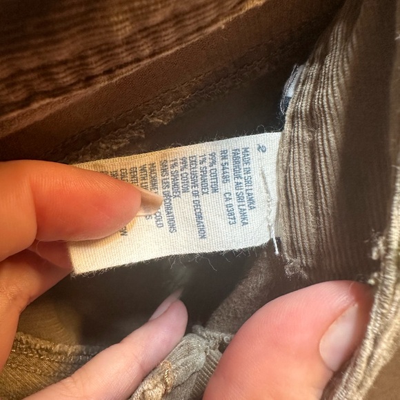 American Eagle size 2 corduroy pants. Beige. Great condition. Skinny fit. - Picture 4 of 4